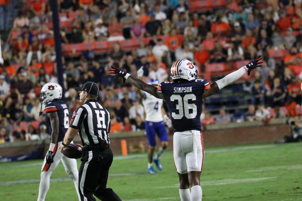 Jaylin Simpson breaks up a pass vs San Jose State.